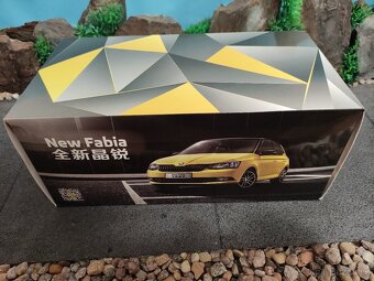 prodám nový model 1:18 škoda fabia 3 - 14
