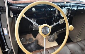 1937 Lincoln Zephyr V12 - 14
