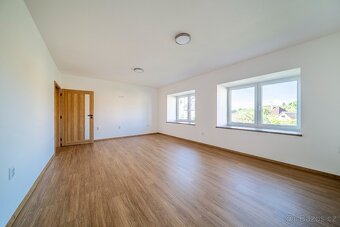 Rodinný dům 5+1 po rekonstrukci, Buchlovice, pozemek 463m2 - 14