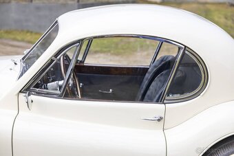 Jaguar XK120 Coupe - 14