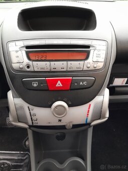 Toyota Aygo 1.0i 50kW rok 2009 naj.183tis. NOVÁ STK - 14