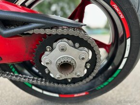 MV Agusta Brutale 910S - 14