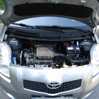 Toyota Yaris II 1,3VVT-i 64kw, AUTOMAT, Klimatizace - 14
