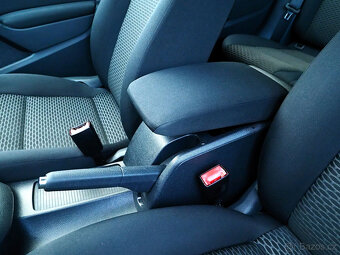 VW Golf 6 ▪ 1.6 75 kW ▪ Climatronic ▪ výhřev ▪ 2 sady kol ▪ - 14