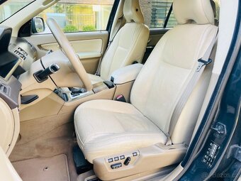 Volvo XC90 2.4 D5 AUT 1.MAJITEL 7 MÍST KAMERA TAŽNÉ SERVISKA - 14