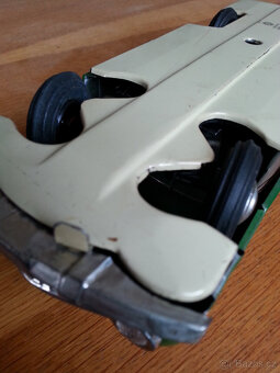 Plechové autíčko - 14