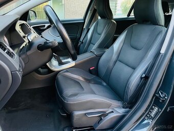Volvo V60 2.0D 120KW 5VALEC AUTOMAT SENZORY VÝHŘEV R-DESIGN - 14