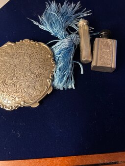 STŘÍBRNÁ souprava,pudřenka flakon a rtěnka,puncováno - 14