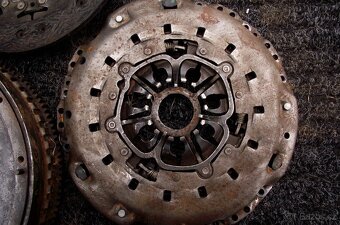 Renault Scénic , Mégane různé díly na motor. - 14