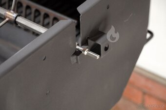 Gril na kýtu, kuřata G450 Braver se zadním topeništěm, jehla - 14