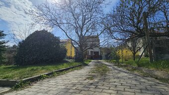 Vilka s arkýřem v České u Brna na parcele 465m2, vjezd, park - 14