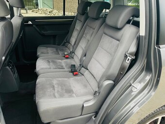 Volkswagen Touran 2.0TDI MANUÁL KAMERA VÝHŘEV TAŽNÉ HIGHLINE - 14