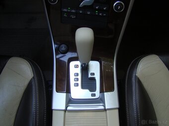 Volvo XC60 2.4 D5 4x4 AUTOMAT ČR - 14