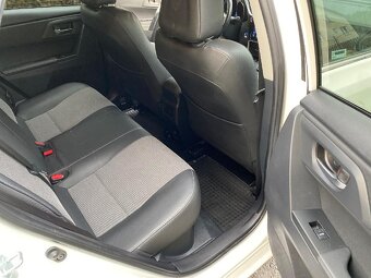 Toyota Auris 1.8i HYBRID, r.12/2018, naj.102xxx km - 14