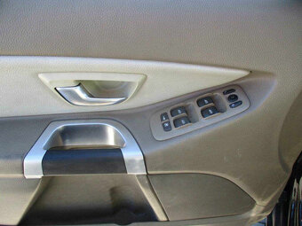 VOLVO XC90 2,4D5 147kw AWD Momentum Geartronic DPH 2012 - 14