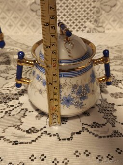 Stará porcelánová konvička. - 14
