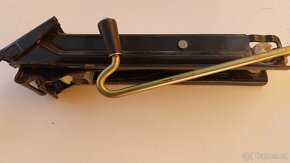 Náhradní díly na auta,montážní světlo,zvedák - 14