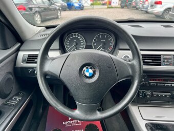 BMW 320i 110 kW Výhřevy,Klima,Alu,Stav - 14