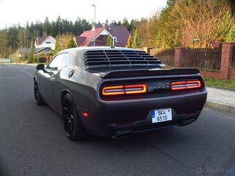 Dodge Challenger, 5.7 V8 - MANUAL - krásný stav - 14