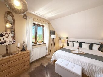 Rodinný dům 4 + kk s fotovoltaikou a zahradou 597 m², lokali - 14