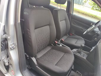 Volkswagen Golf 1,4i 16V / klima / 5-dveří / - 14