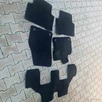 VW Touran (5T1), 7-místní, 09/2016
 - 14