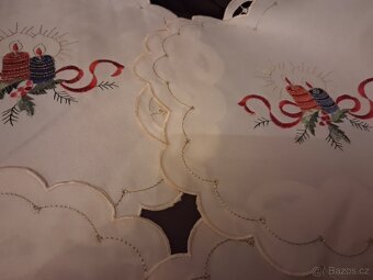 Vánoční kulaté prostírání vyšívané 12 kusů - 14
