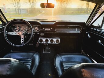 Ford Mustang 289 V8 FASTBACK - 14