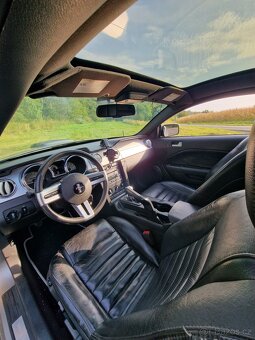 Ford mustang gt 2009 4.6 V8 manuál - 14