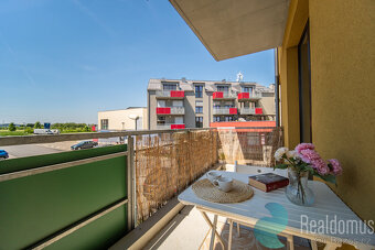 Prodej, byt 2 + KK, 65 m2, balkon, garážové stání, sklep, ul - 14