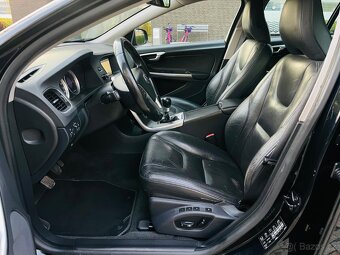 Volvo V60 2.4D5 5-VÁLEC MANUÁL VÝHŘEV KAMERA TAŽNÉ SERVISKA - 14
