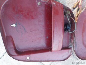 Jawa kyvacka, panelka - kastlik na naradi - 14