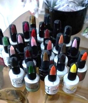 Nails potřeby-UV lampy, područka, UV sterilizátor, gellaky. - 14