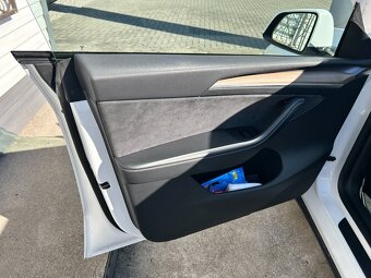 Tesla Model Y LR AWD 64 tis.km - 14