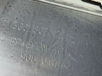VW PASSAT B8 3G 14-19 - nárazník 4xPDC - 3G0807221 - 14