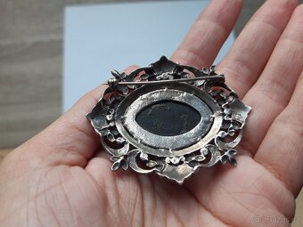 Stříbrná brož s onyxem - 14