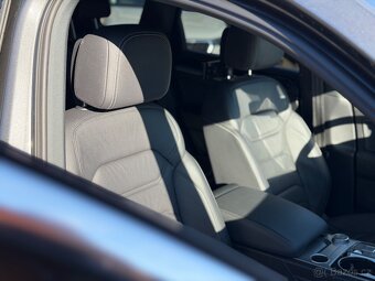 VW Touareg 3.0TSi V6 E HYBRID 2022 - MAX VÝBAVA - DPH - 14