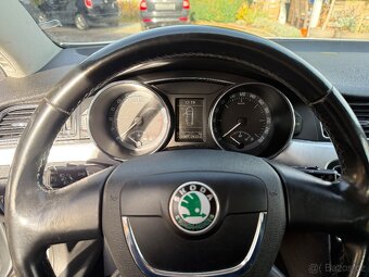 ŠKODA SUPERB KOMBI 2011 2.0TDI AMBITION - 14