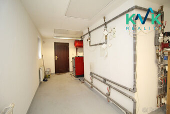 Nádherný rodinný dům u rybníka s pozemkem o rozloze 10355 m² - 14