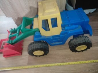 Traktor na pískoviště - 14