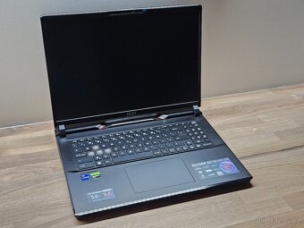 17,3" 240HZ_MSI RAIDER GE78HX_i9-13980HX_16GB_RTX 4070 8GB - 14