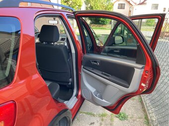 SUZUKI SX4 1,6i 4x4 88 kw plná výbava tažné bezkličkové DO - 14