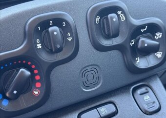 Fiat Panda 1,2 KLIMA,SERVISKA,VÝHŘEV SKLA benzín manuál - 14