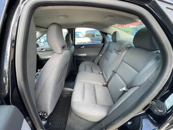 Volvo S40, 1.6D 80kwVYHŘEV.SEDNOVÁ STK - 14