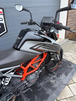 KTM Duke 125 rok 2022 - 14