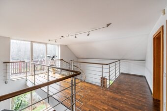 Prodej nadstandartního domu 342 m2 , s pozemkem 1534 m2, Sru - 14