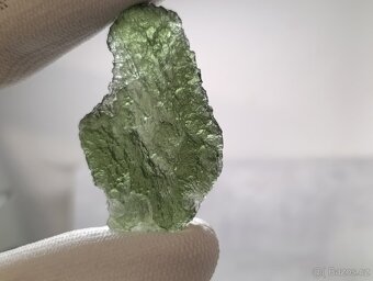 Krásný velký Vltavín z Chlumu, těžký14,36 gramu, ve stojánku - 14