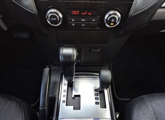 MITSUBISHI PAJERO 3.2DiD 140KW 2016 1.MAJITEL XENON-7 MÍST - 14
