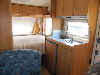 Prodám karavan Hobby 400 sf, model 2005 + mover + předstan. - 14
