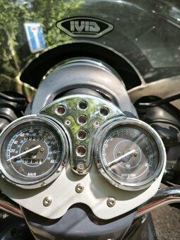 Piaggio Beverly 250 cruiser - 14